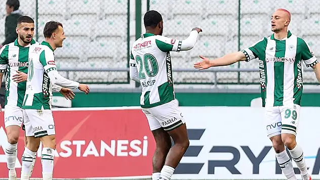 Konyaspor yerini kaybetmedi!