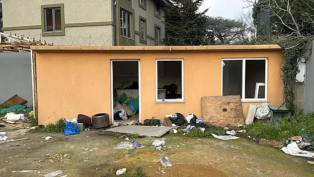 Beşiktaş'ta iki kardeş prefabrik evde ölü bulundu