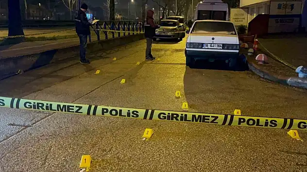 Kasklı motosikletli, 3 kişiye ateş açıp kayıplara karıştı: 2'si ağır, 3 yaralı
