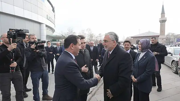 Bakan Vedat Işıkhan'dan Karatay'a övgü