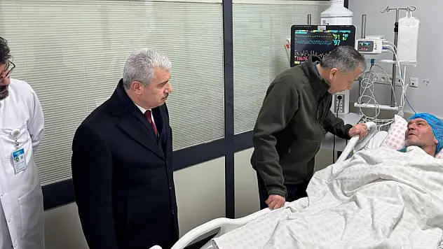 Bakan Yerlikaya, Konya'da çöken bina enkazından kurtarılan yaralıları hastanede ziyaret etti