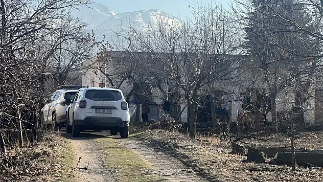 Hafta sonunu geçirmek için gittiği bağ evinde zehirlenip, öldü