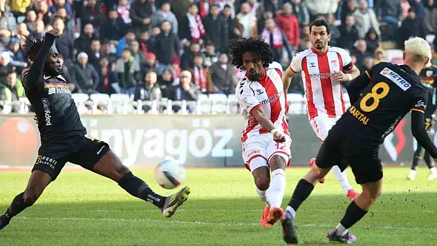 Sivas'ta unutulmayacak maç! Kırmızı kart, istifa...