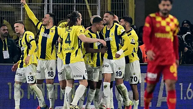 Fenerbahçe, Göztepe engelini ikinci yarıda bulduğu gollerle aştı