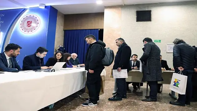 Bakan Bayraktar: Hedefimiz 2035'te yenilenebilir kurulu gücümüzü 120 bin megavata çıkarmak