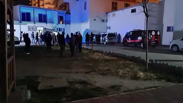 Eski karısıyla kavga eden şahıs aldığı bıçak darbesiyle öldü