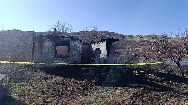 Yemek götürdüğü evde yanmış ceset buldu