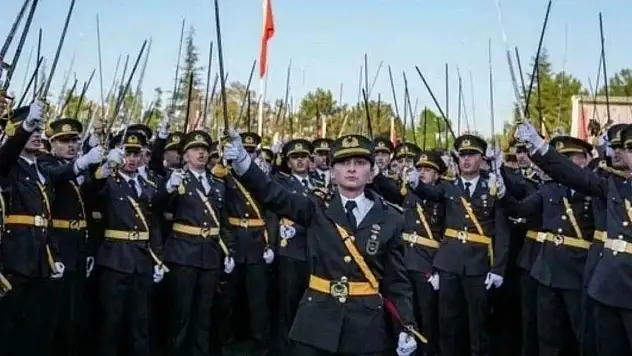Son Dakika! Teğmenlerle ilgili karar verildi