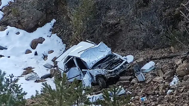 Otomobil 80 metrelik uçuruma yuvarlandı: 1 ölü