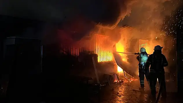 Yanan konteyner kullanılamaz hale geldi