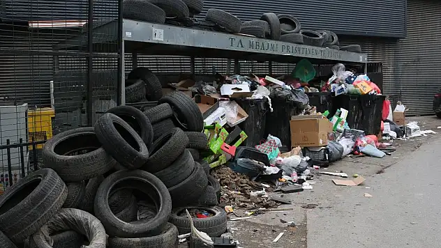 Kosova'da çöp alarmı: OHAL ilan edildi