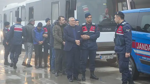 'Kamuda işe aldıracağız' vaadiyle 212 kişiyi dolandırdılar