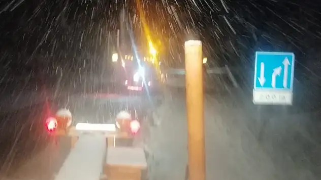 Akseki-Seydişehir yolunda TIR'lara kar engeli