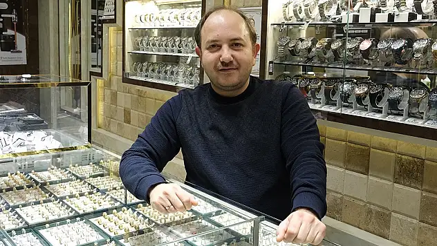 Elmalı Altın'dan Sevgiler Günü'ne hediyelerle dolu kampanya