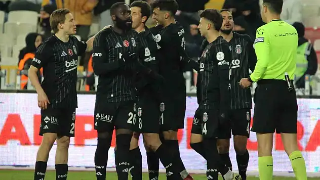 Kartal 3 puan hasretini sona erdirdi! Sivasspor'u 2 golle geçti