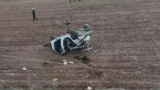 Sokak köpeğine çarpmamak için manevra yapan otomobil takla attı: 1 ölü 2 yaralı