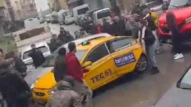 Dikiz aynasını kırdı, motosikletiyle ezildi