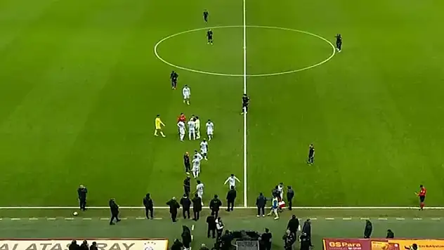 Süper Lig'de flaş olay! Adana Demirspor sahadan çekildi