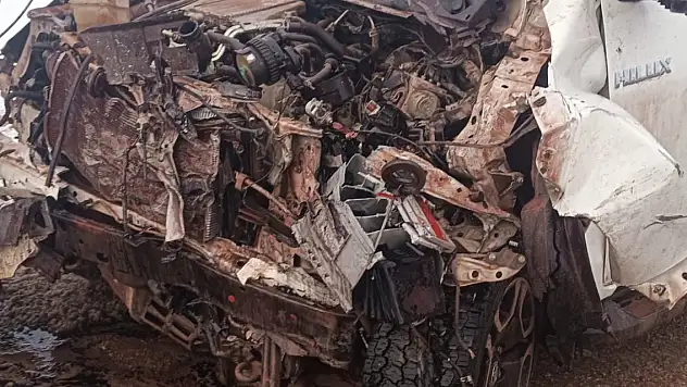 Mardin'de işçi servis minibüsü ile kamyonet çarpıştı: 9 yaralı