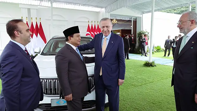 Cumhurbaşkanı Erdoğan, Subianto'ya Togg hediye etti