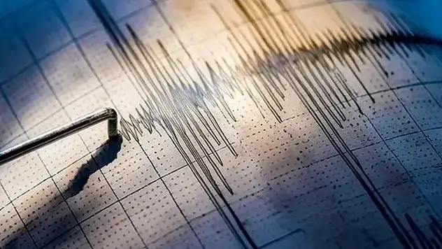 Son dakika: Ege Denizi'nde şiddetli deprem!