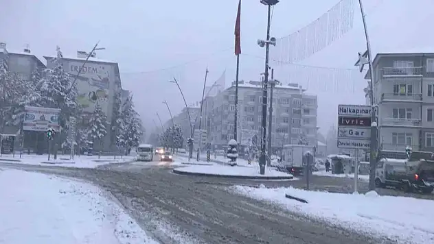 Konya'nın Ereğli ilçesinde kar yağışı etkili oluyor