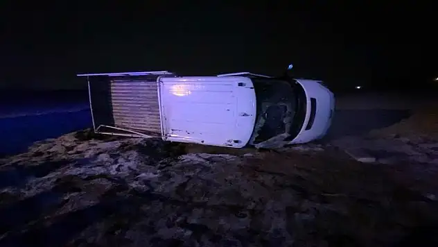 Konya'da kamyonet takla attı: 2'sinin durumu ağır 3 yaralı