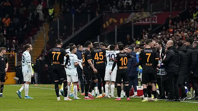 Son Dakika! Galatasaray maçında sahadan çekilen Adana Demirspor'un cezası belli oldu