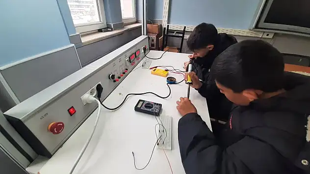 Konyalı öğrenciler zoru başarıyor