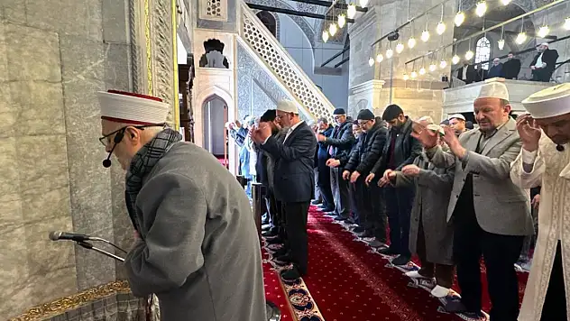 Mescid-i Aksa İmam Hatibi Şeyh İkrime Sabri, Konya'da cuma namazı kıldırdı