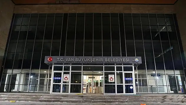 Van Büyükşehir Belediye Başkanı Abdullah Zeydan görevden uzaklaştırıldı