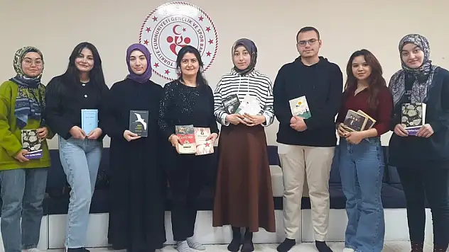 Akşehir'de gençler kitaplarla buluştu