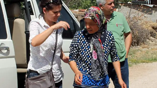 Ağlayan bebeğini yere atarak öldürdü!