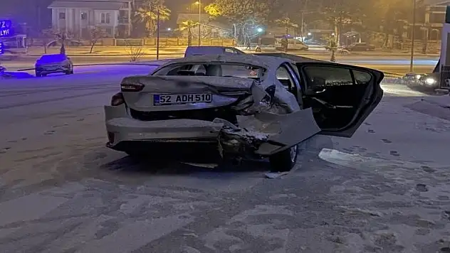 Ordu'da kayan otomobil önündeki otomobile çarptı: 6 yaralı
