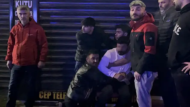 Esnaf tartışmasında bıçaklar konuştu : 2 yaralı