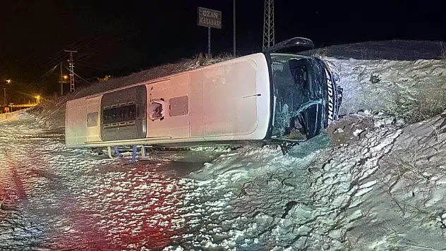 Yolcu otobüsü şarampole devrildi: 6 yaralı