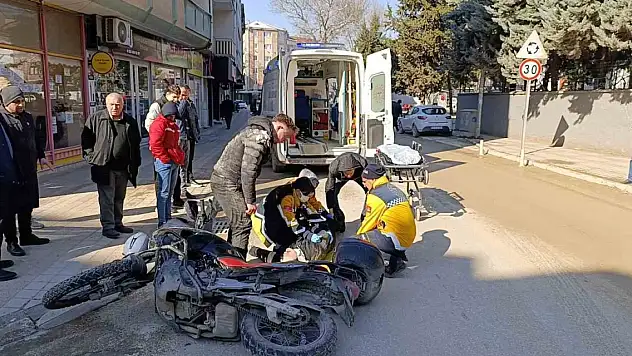 Acısını unutup, arkadaşını teselli etti