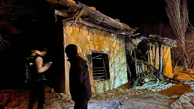 Evinde çıkan yangında yalnız yaşayan adam öldü