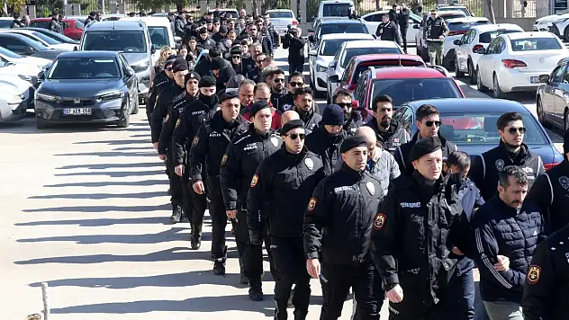 FETÖ'ye yönelik Konya dahil 31 ilde 'Kıskaç-40' operasyonu... 77 şüpheli, adliyede