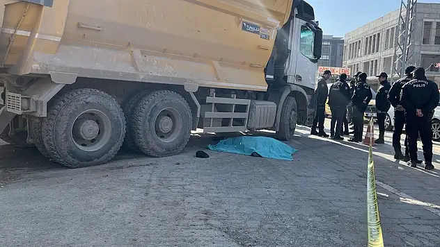 İnşaat alanından çıkan hafriyat kamyonu can aldı