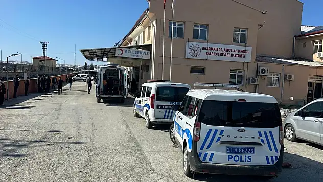 Psikolojik sorunları olduğu iddia edilen genç annesini öldürdü, babasını ağır yaraladı