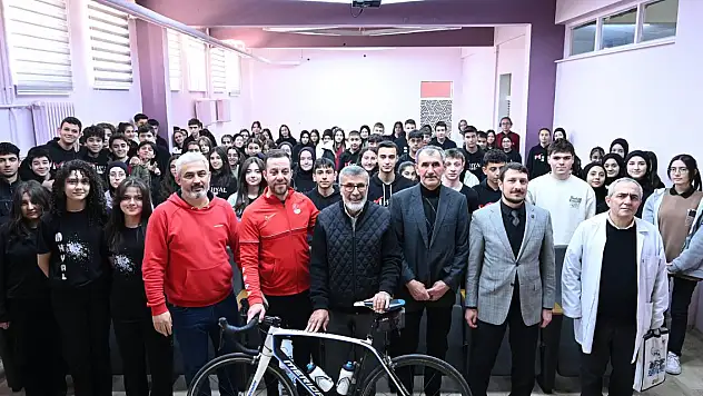 Konya'da gençler bisikletin efsaneleri ile buluştu
