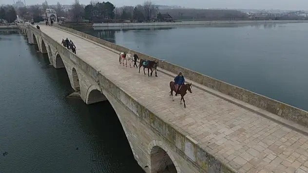 İspanya'dan at sırtında yola çıktılar... Konya'dan geçecekler