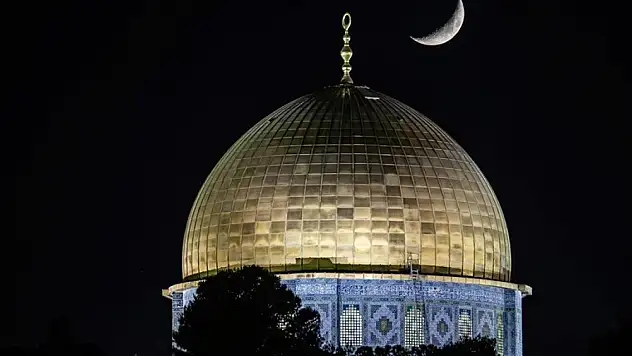 Müslümanların ilk kıblesi Mescid-i Aksa'dan ramazanın müjdecisi hilal görüldü