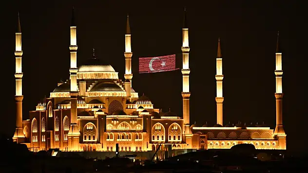 Ramazanın ilk teravih namazı kılındı