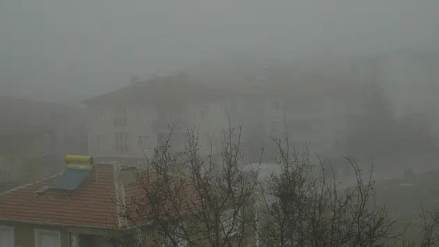 Konya'nın ilçesinde yoğun sis etkili oluyor... Görüş mesafesi düştü