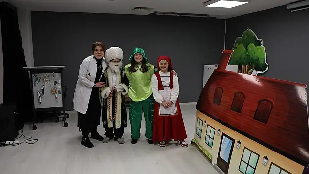 Konya'da gençlerin geleceğine ışık tutuyorlar