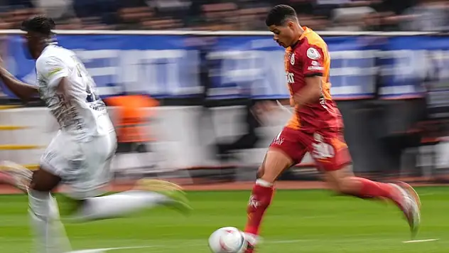 Kasımpaşa ile 3-3 berabere kalan Galatasaray, zirve yarışında yara aldı