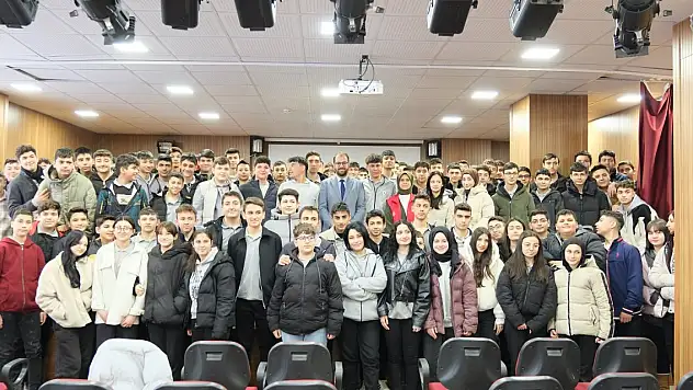 Karatay, gençleri geleceğe hazırlıyor