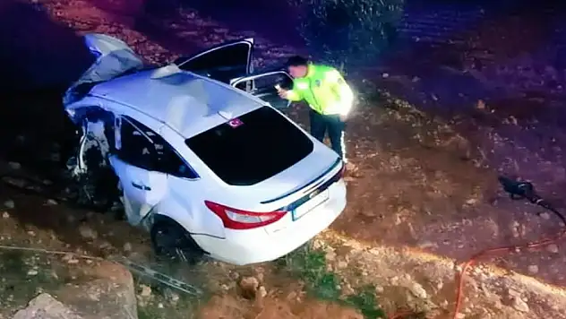 Şanlıurfa'da iki otomobil kafa kafaya çarpıştı: 4 ölü